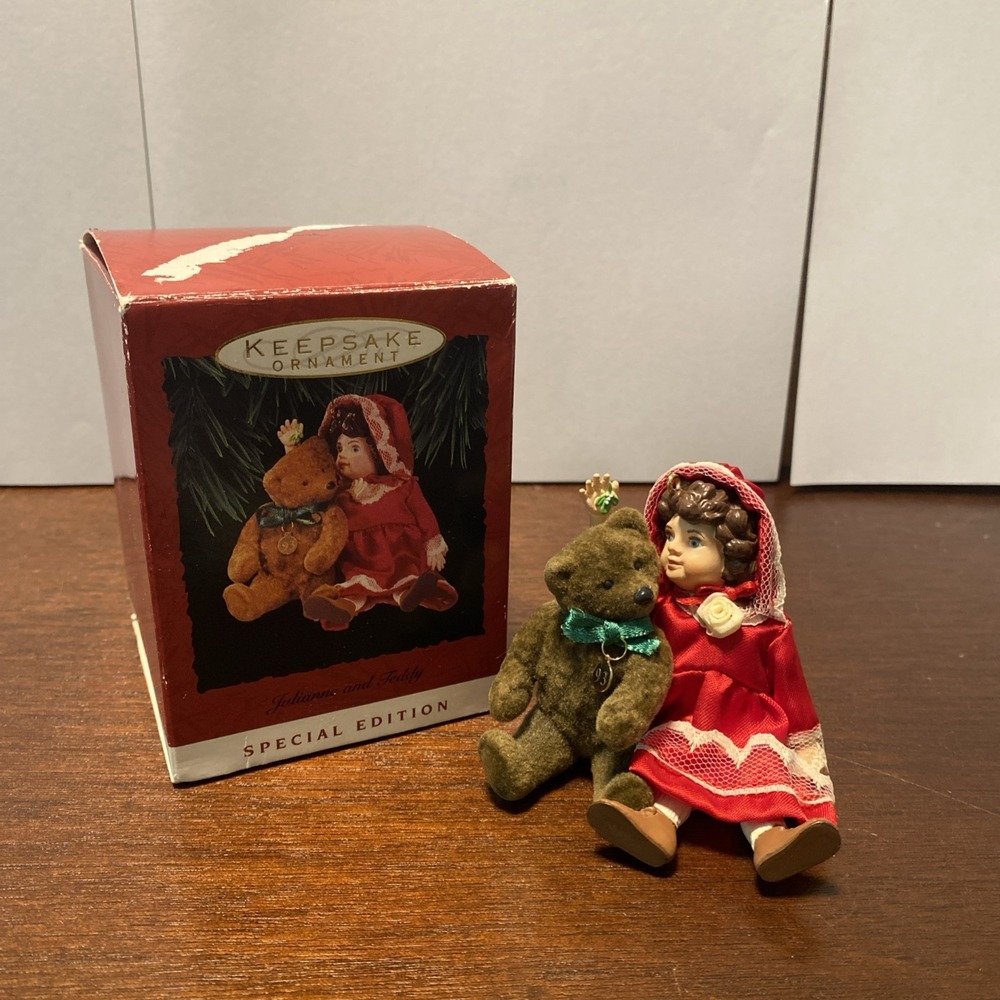 Julianne And Teddy‎ Special Edition 1993 Hallmark Christmas Ornament